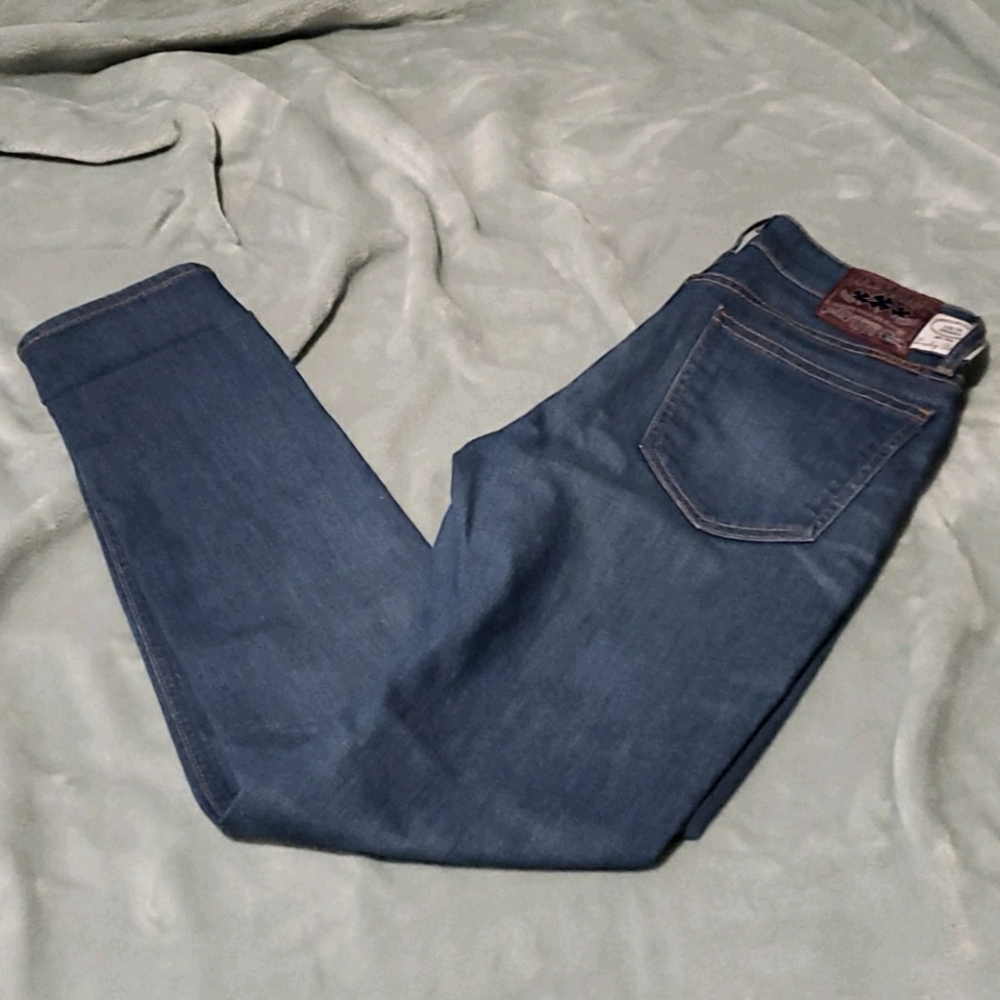 SOLD!!! Lucky Brand Lolita skinny 26